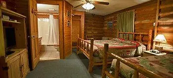 Twin Pines Lodge And Cabins